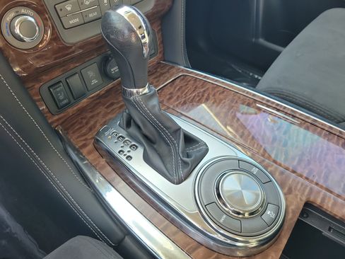 Used 2020 Nissan Armada SV image 35