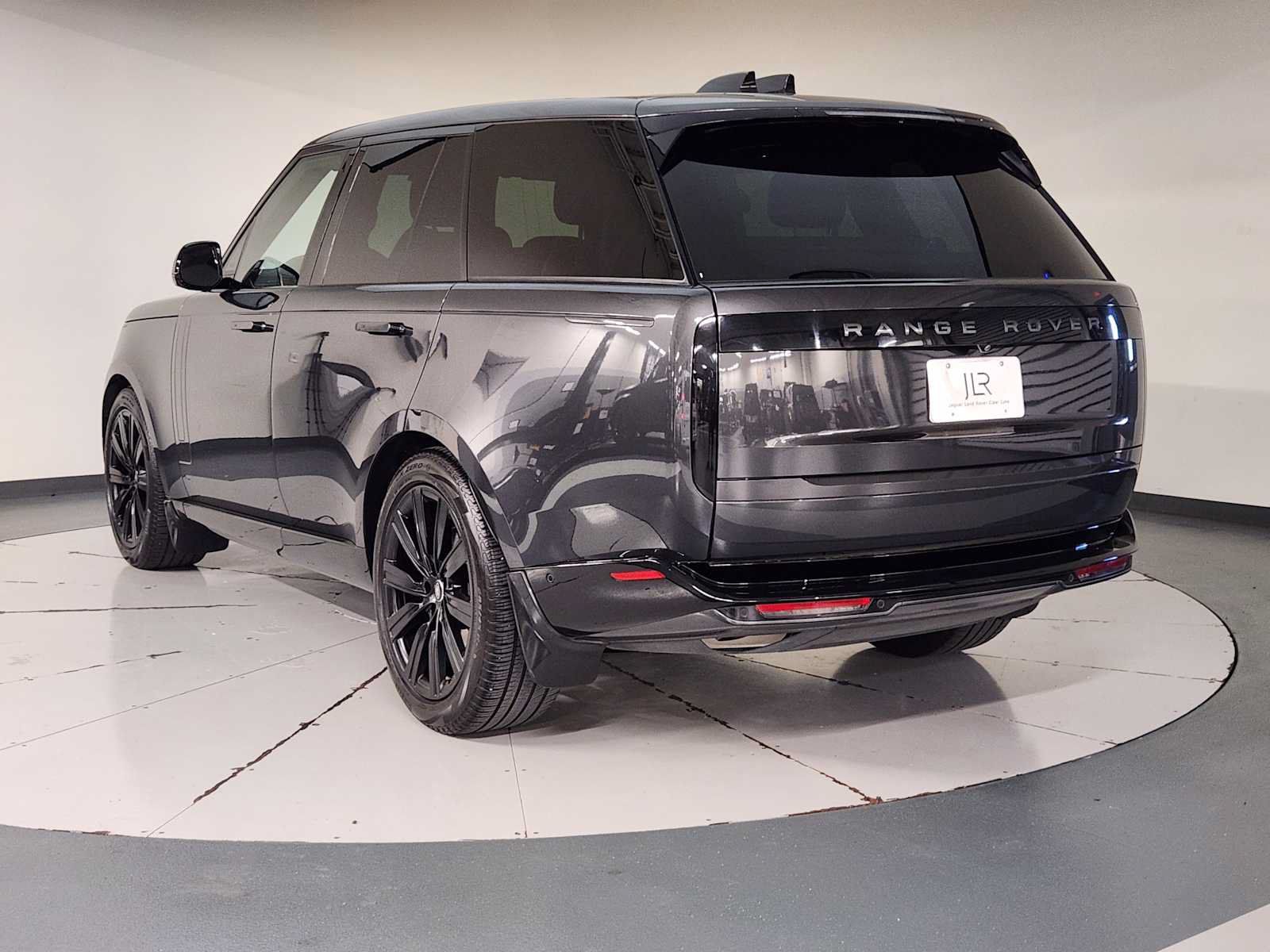 Used 2025 Land Rover Range Rover SE AWD/4WD image 6