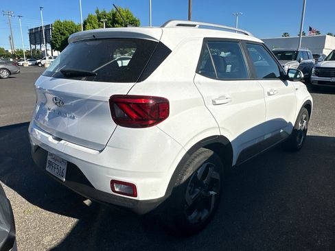 Used 2025 Hyundai Venue SEL FWD image 5