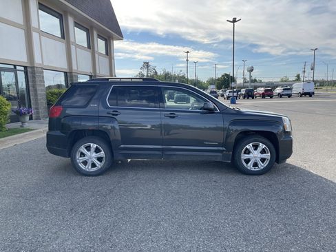Used 2017 GMC Terrain SLE w/ Convenience Package AWD/4WD image 3
