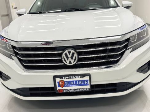Used 2021 Volkswagen Passat 2.0T SE FWD image 9