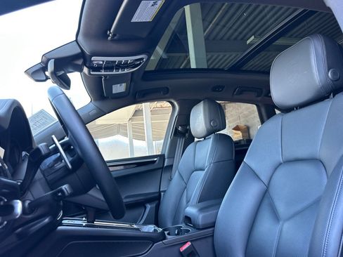 Certified 2024 Porsche Macan S AWD/4WD image 5