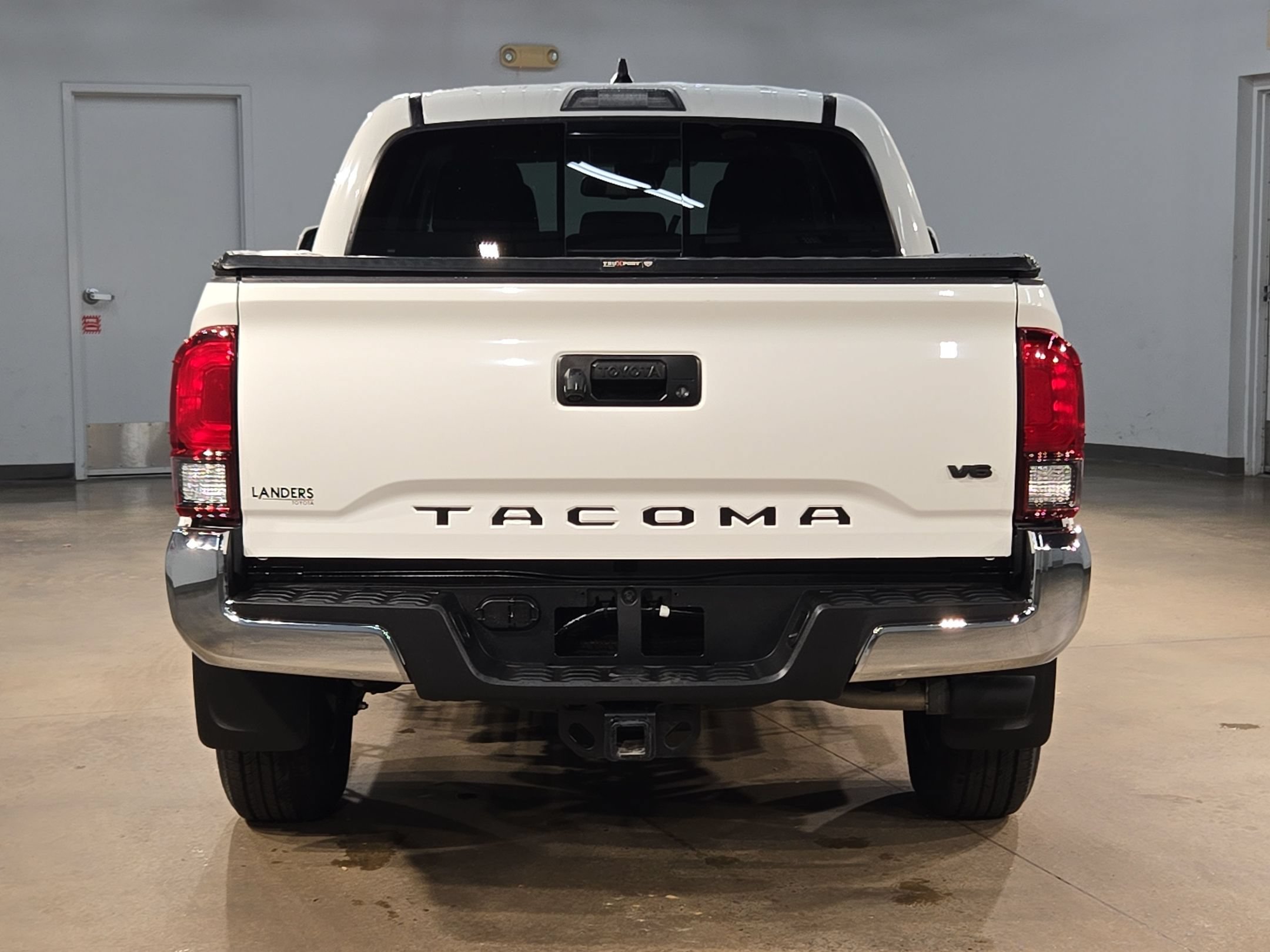 Used 2022 Toyota Tacoma SR5 RWD image 6
