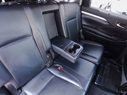 Used 2019 Toyota Highlander XLE AWD/4WD image 57