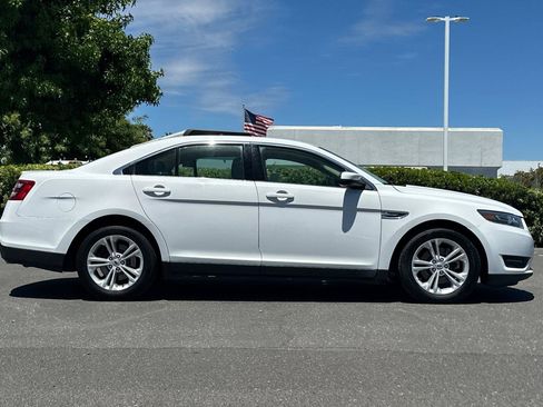 Used 2017 Ford Taurus SEL w/ Equipment Group 201A FWD image 3