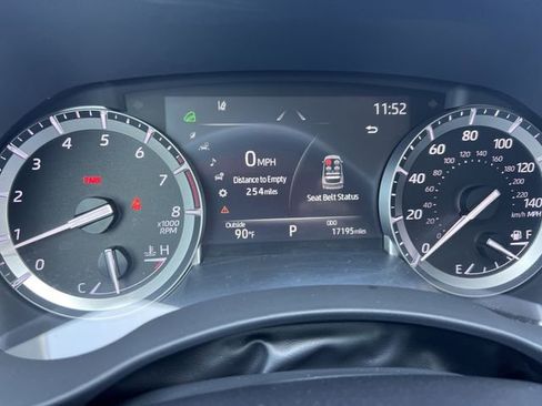 Used 2022 Toyota Highlander Platinum image 30