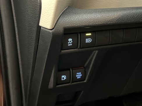 Used 2021 Toyota Sienna Limited FWD image 39
