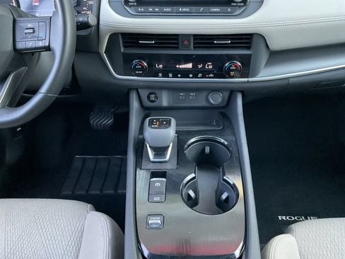 Used 2025 Nissan Rogue SV FWD image 13