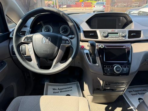 Used 2017 Honda Odyssey SE image 18