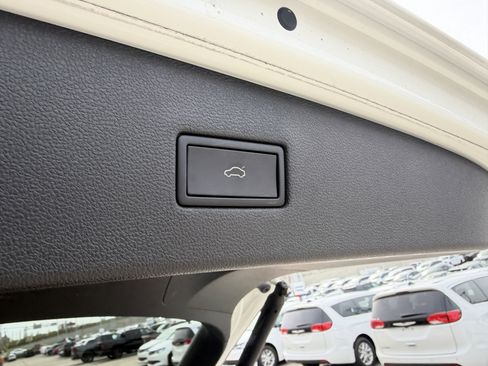 Used 2022 Volkswagen Tiguan SEL R-Line image 13