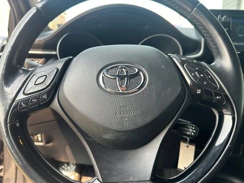 Used 2018 Toyota C-HR XLE FWD image 17