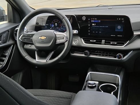 Used 2026 Chevrolet Equinox LT FWD image 24