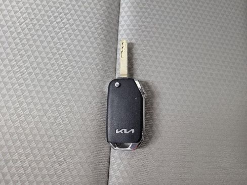 Used 2025 Kia Soul LX image 32