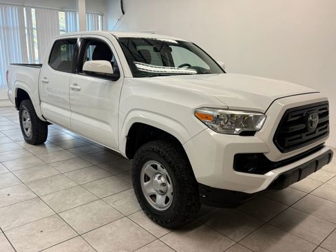 Used 2019 Toyota Tacoma SR w/ SR Convenience Package image 1