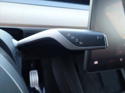 Used 2023 Tesla Model Y Performance image 16