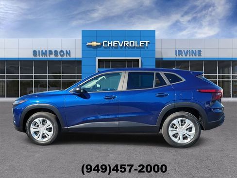 Used 2024 Chevrolet Trax LS w/ Driver Confidence Package image 5