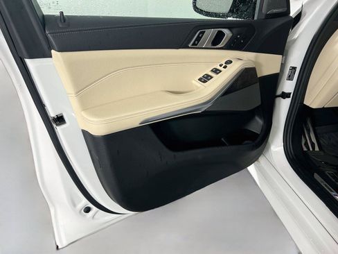 Used 2022 BMW X5 M50i AWD/4WD image 19