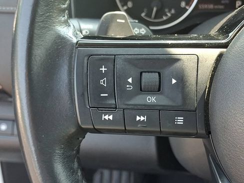 Used 2022 Nissan Pathfinder SV AWD/4WD image 23
