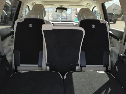 Used 2018 Volvo XC90 T6 Momentum w/ Momentum Plus Package AWD/4WD image 26