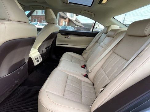 Used 2018 Lexus ES 350 w/ Luxury Package w/Wood Trim image 34