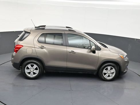 Used 2022 Chevrolet Trax LT w/ LT Convenience Package image 18