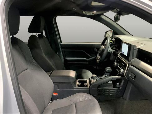 Used 2025 Toyota 4Runner SR5 AWD/4WD image 9