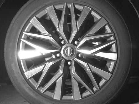 Used 2025 Nissan Altima 2.5 SV FWD image 13