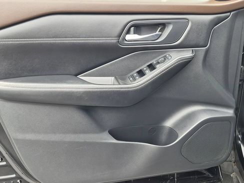 Used 2023 Nissan Rogue SV w/ SV Premium B Package FWD image 13