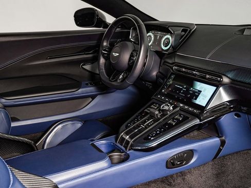 Used 2025 Aston Martin V8 Vantage Coupe image 16