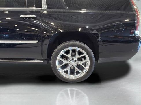 Used 2019 Cadillac Escalade ESV Platinum AWD/4WD image 22