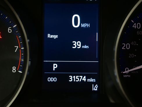 Used 2021 Toyota C-HR LE FWD image 23