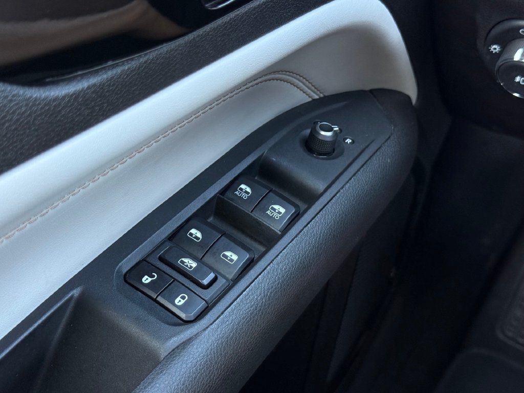 Used 2025 Jeep Compass Limited AWD/4WD image 6