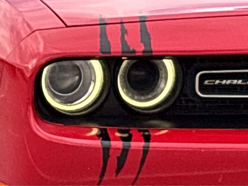 Used 2015 Dodge Challenger SXT w/ Driver Convenience Group image 13