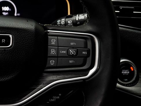 Used 2024 Jeep Wagoneer L Series II w/ Flexible Seating Group image 27