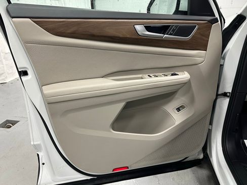 Used 2025 Volkswagen Atlas SE image 8