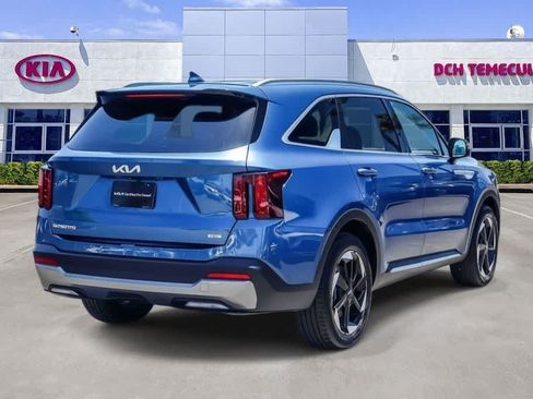 Certified 2025 Kia Sorento EX FWD image 4