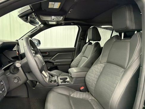 Used 2025 Toyota 4Runner TRD Off-Road Premium AWD/4WD image 12