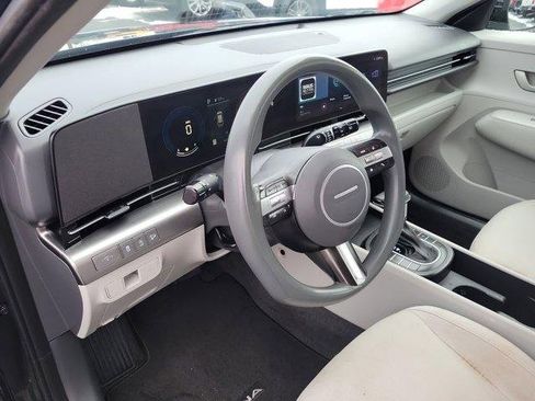 Used 2025 Hyundai Kona SE image 18