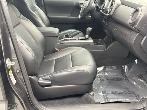 Used 2019 Toyota Tacoma TRD Sport AWD/4WD image 19