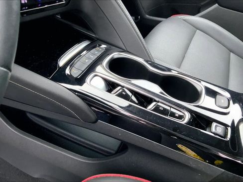 Used 2022 Buick Envision Essence w/ Technology Package II image 16