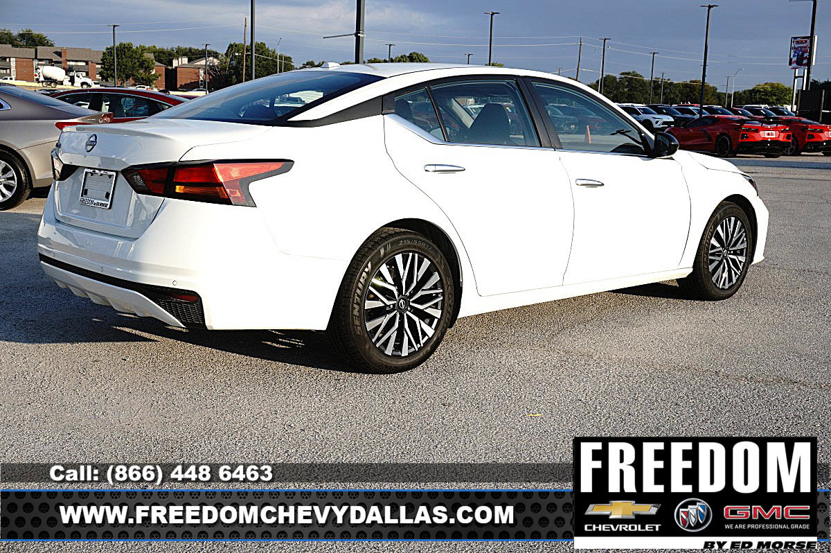 Used 2025 Nissan Altima 2.5 SV FWD image 38