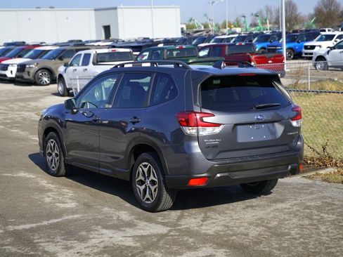 Used 2022 Subaru Forester Premium image 7
