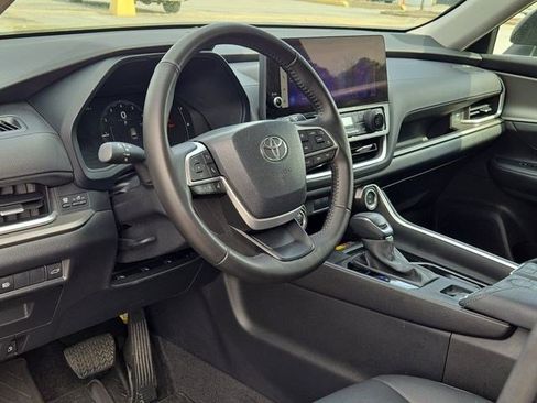 Used 2024 Toyota Grand Highlander AWD image 18