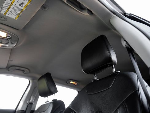 Used 2022 Jeep Compass Limited image 42