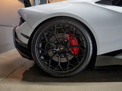 Used 2018 Lamborghini Huracan Performante image 19