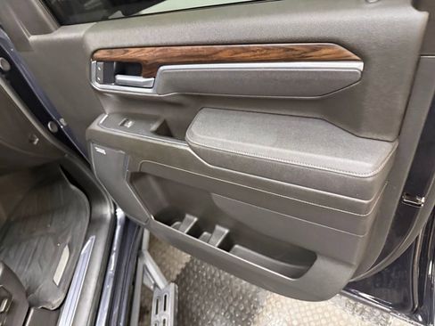 Used 2025 GMC Sierra 2500 SLT image 42