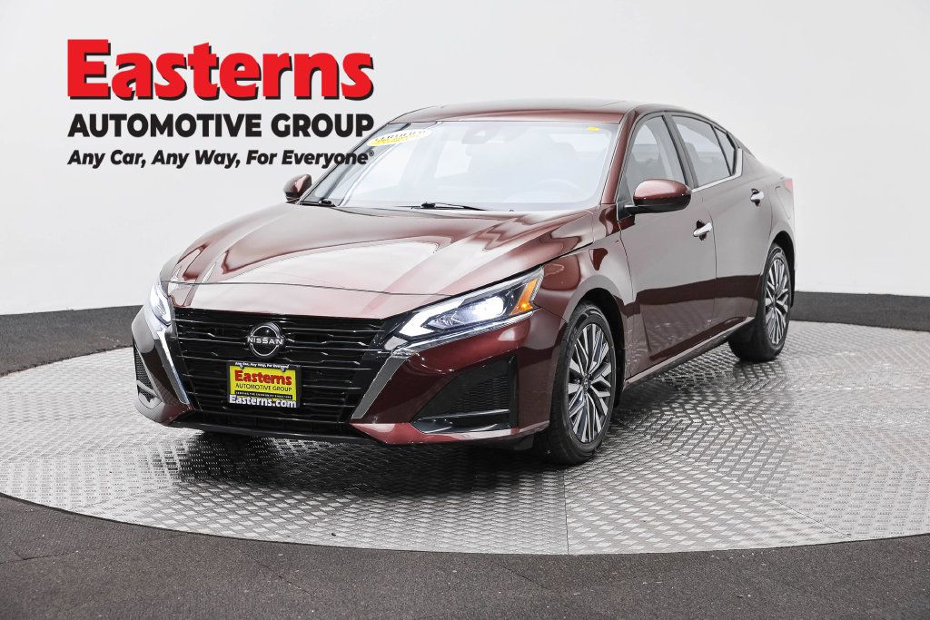 Used 2023 Nissan Altima 2.5 SV w/ SV Premium Package FWD image 1