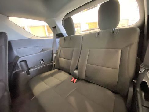 Used 2021 Ford Explorer XLT AWD/4WD image 25