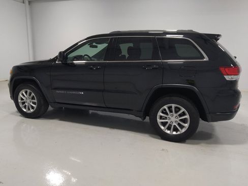 Used 2021 Jeep Grand Cherokee Laredo w/ Security & Convenience Group AWD/4WD image 3