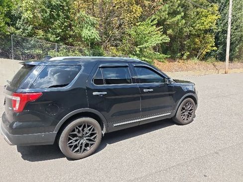 Used 2016 Ford Explorer Platinum AWD/4WD image 3
